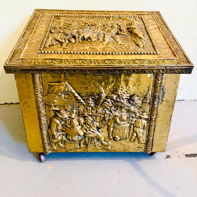 Early 20th Century 19th-Century Style English Repoussé Brass Fireside Coal & Kindling Box on Casters For Sale - Image 5 of 12