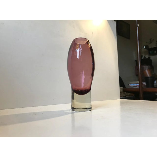 Vintage Purple Glass Vase by Aimo Okkolin for Riihimäen Lasi Oy, 1970s For Sale - Image 6 of 8