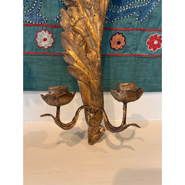 Pair of 18th Century Leaf-Form Giltwood Sconces For Sale - Image 4 of 6
