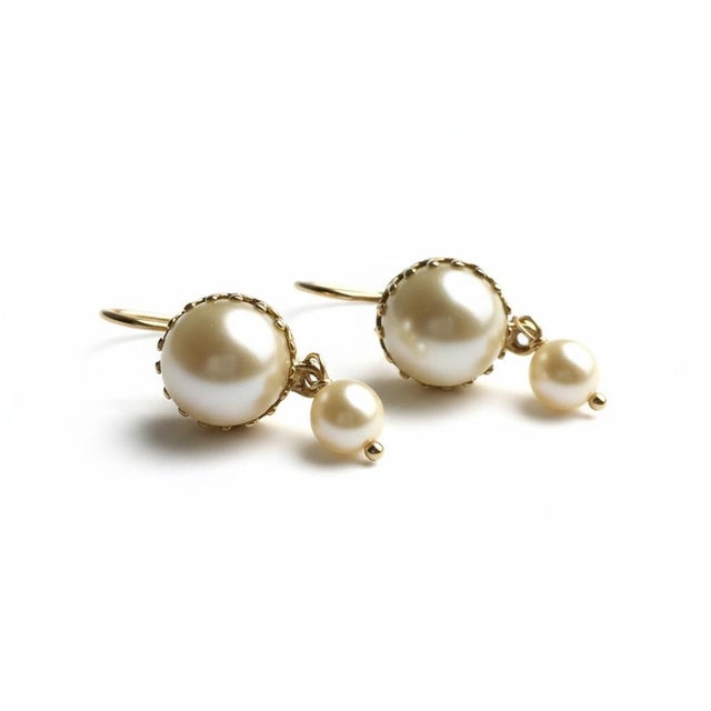1990s 14kt Yellow Gold Double Drop Pearl Dangle Hoop Earrings, A Pair For Sale In New York - Image 6 of 10