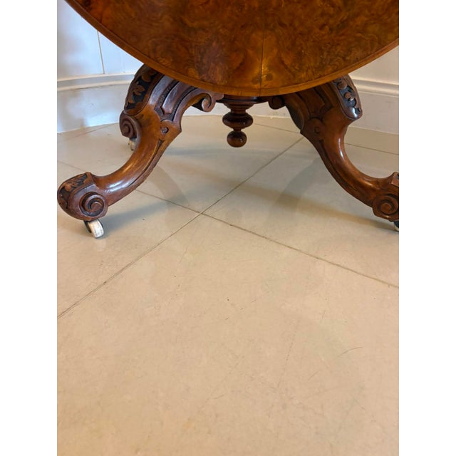 Antique Victorian Six-Seater Oval Tilt-Top Centre Dining Table in Burr Walnut, 1860 For Sale - Image 15 of 17