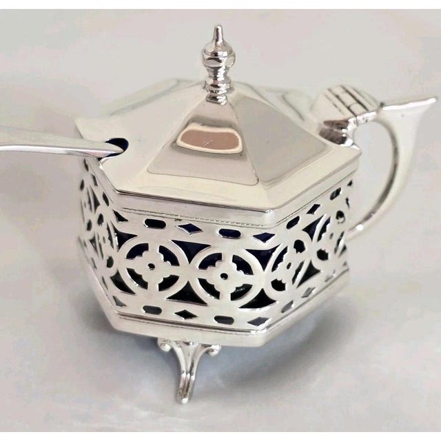 Antique Sterling Silver Three-Piece Cruet Set, Birmingham, 1926, Set of 3 For Sale - Image 4 of 18