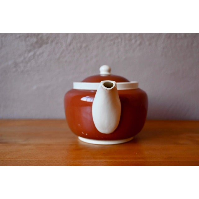 1950s Two-Tone Sarreguemines Earthenware Teapot in Brown-Red and White, 1950s For Sale - Image 5 of 10