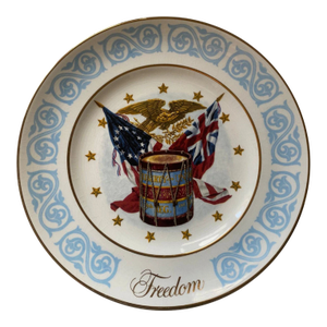 Vintage 1974 Avon Freedom Collector's Plate - Flag, Eagle & Drum" Wedgwood Edt