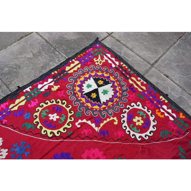 Vintage Hand Embroidered Suzani Wall Hanging, 1920s For Sale - Image 4 of 18