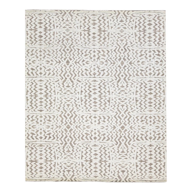 2020s Gray & Ivory Moroccan Style Wool Rug With Abstract Seamless Design For Sale