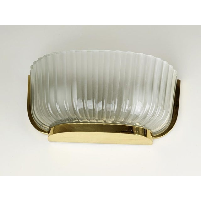 1950s Mid-Century Italian Brass and Molded Glass Sconce For Sale - Image 5 of 9