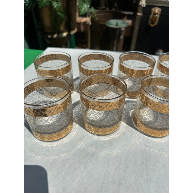 Up for consideration is a beautiful vintage collection of Culver 22kt gold lowball cocktail glasses with a scintilla...