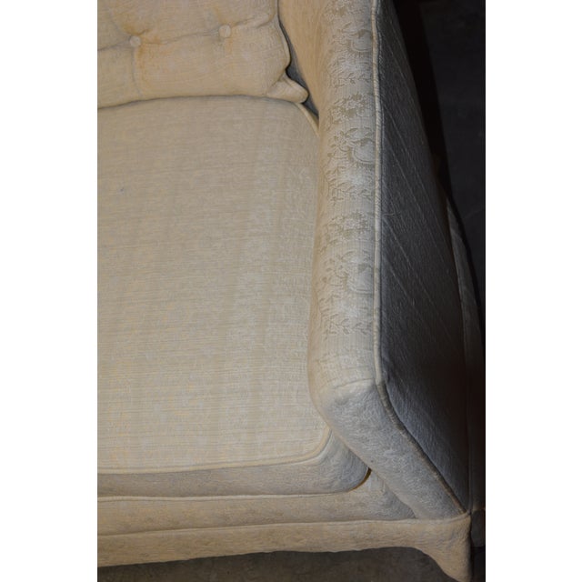 Henredon Vintage Henredon Schoonbeck Curved Back Cream Embossed Tufted Settee / Sofa For Sale - Image 4 of 15