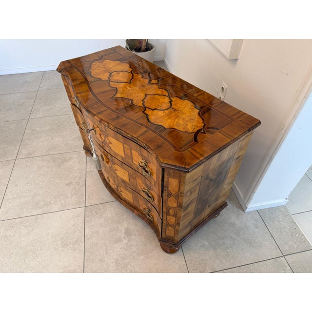 Baroque Chest of Drawers in Walnut Veneer For Sale - Image 15 of 18