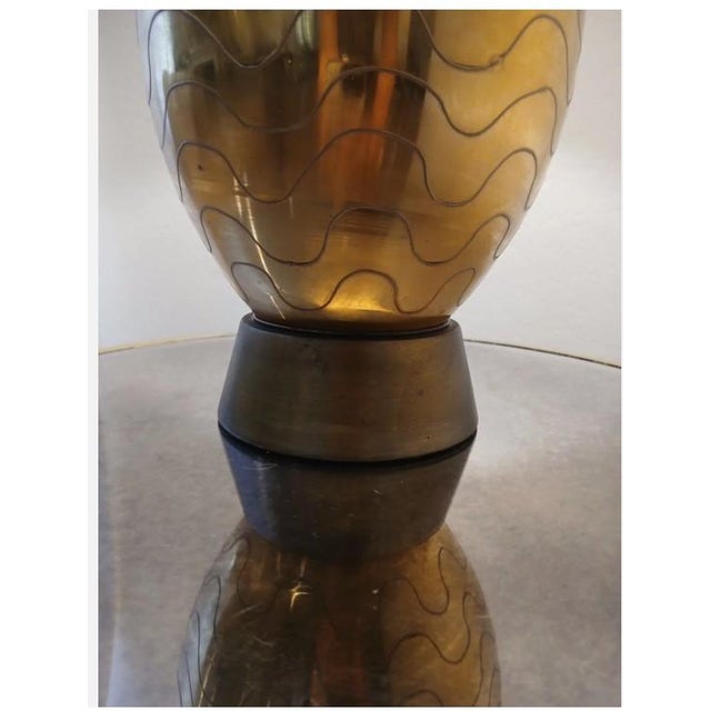1950s 1950s Art Deco Gold Ceramic Lamp Etched Wavy Lines Modern W Shade Underwriters For Sale - Image 5 of 18