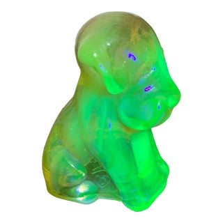 Vintage Degenhart “Pooch” Dog Figurine in Peach Opalescent Glass – Uv Reactive Glowing For Sale