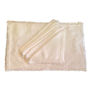 White Linen Place Mats With White Lace Border With 6 Matching Napkins