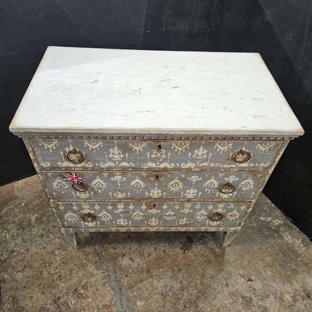 Shabby Chic Late 19th Cenutry Grey & White 3 Drawer Italian Style Commode With Dental Molding Accent For Sale - Image 3 of 18
