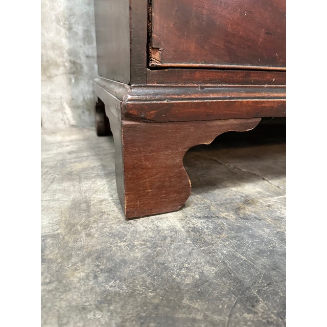 English Antique George III Mahogany Chest of Drawers For Sale - Image 3 of 6