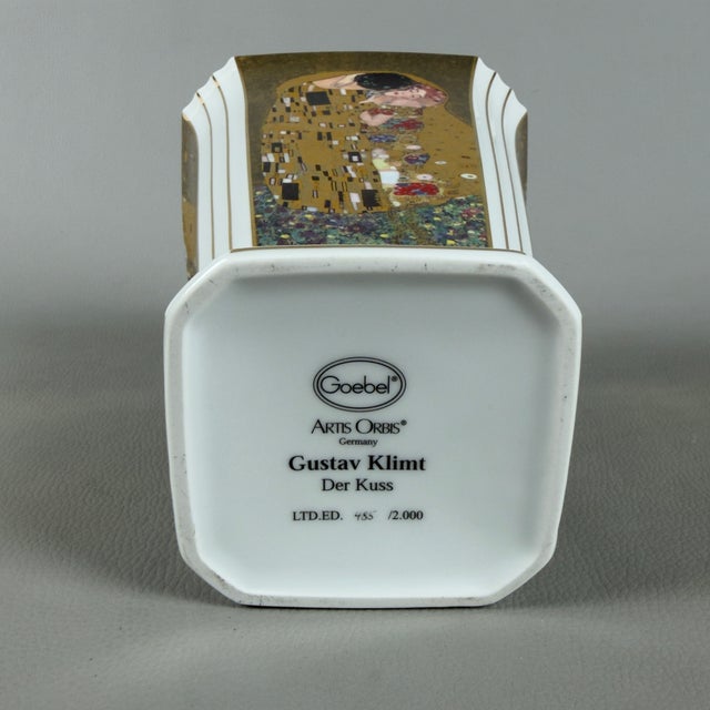 Gold Limited Edition Artis Orbis The Kiss Vase in Porcelain by Gustav Klimt for Goebel, 2000s For Sale - Image 8 of 11