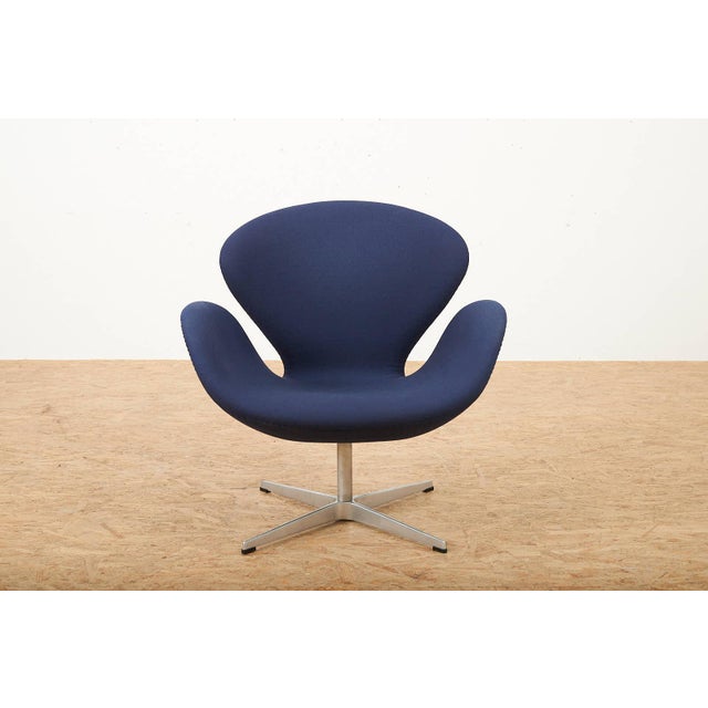 Swan Chair in Cast Aluminum Frame by Arne Jacobsen, 2001 For Sale - Image 15 of 15