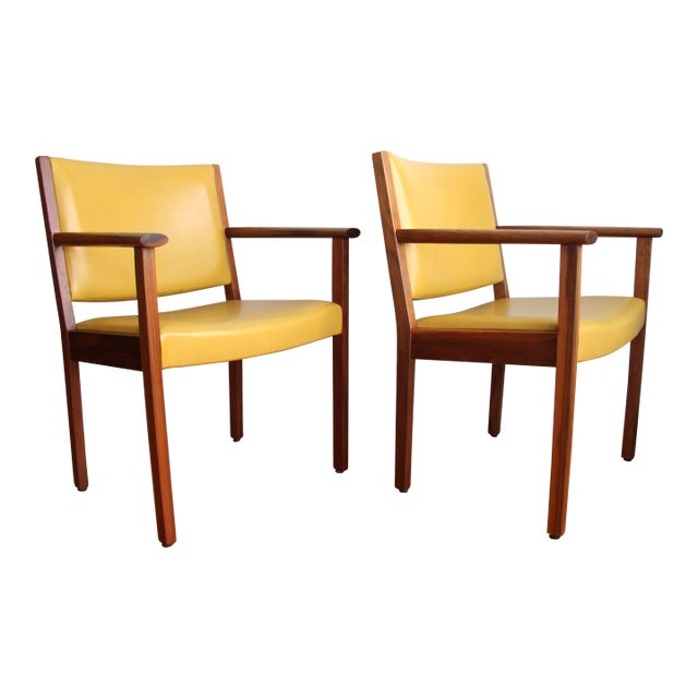 とき ACME Johnson Chair Co. Armchair 1960s Mid Century Walnut Armchair by Johnson Chair Company