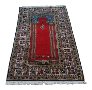 1980s Traditional Oriental Handmade Kayseri Rug