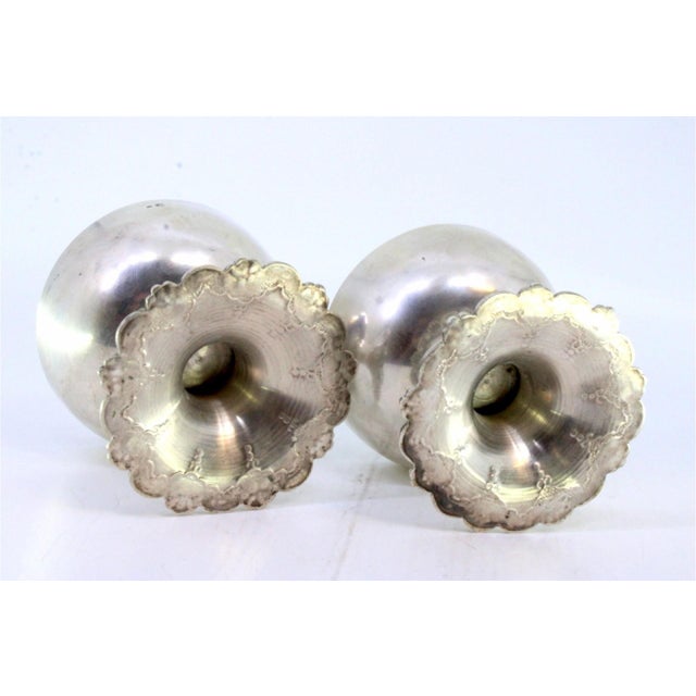 Silver Champagne Glasses with Base Reliefs and Shells, Set of 2, in Good conditions. Designed 1920 to 1949