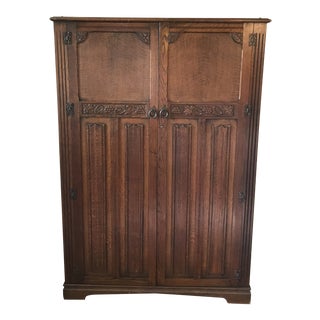 Early 20th Century English Oak Linen-Fold Wardrobe For Sale