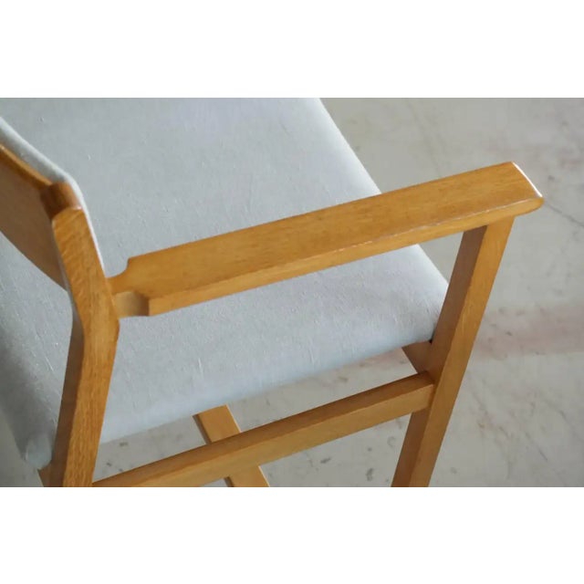 Borge Mogensen Pair of Model 3242 Oak Side or Armchairs for Fredricia For Sale In New York - Image 6 of 11