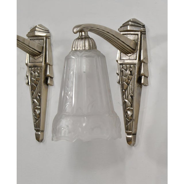 Maynadier A wonderful pair of French art deco wall sconces by Pierre Maynadier made around 1925-1930. The nickel-plated...