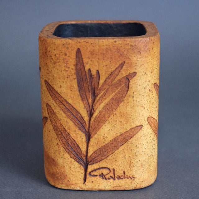 Vintage stoneware receptacle (or pencil holder if you prefer) by Raymonde Leduc (circa 1960s). Sandstone coloured vessel...