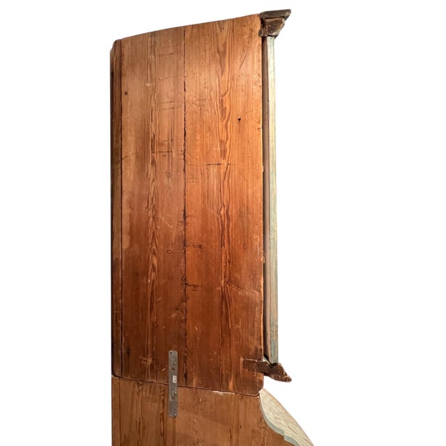 Gustavian (Swedish) 19th Century Swedish Corner Cabinet For Sale - Image 3 of 5