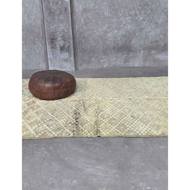 Textile 1980s Moroccan Minimalist Berber Rug - 8.9 X 5.5 Ft For Sale - Image 7 of 8