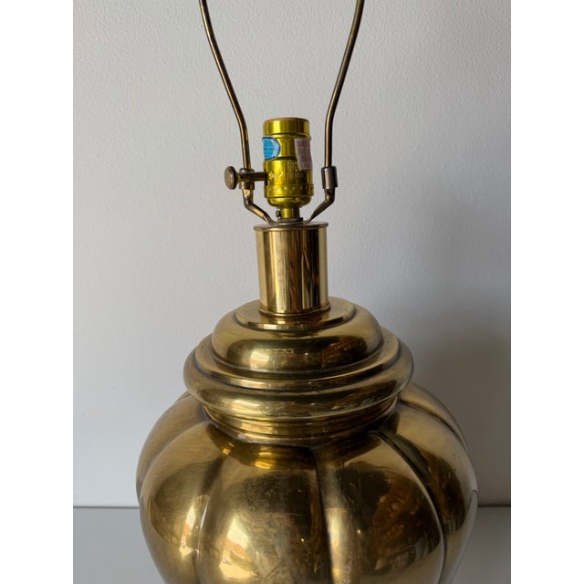 Vintage Frederick Cooper–Style Urn Shape Solid Brass Table Lamp For Sale In Miami - Image 6 of 11