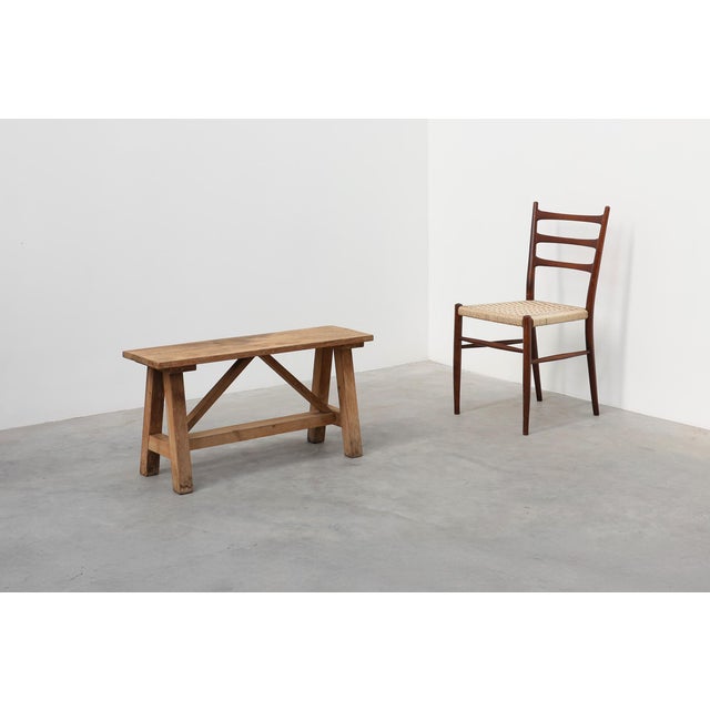 A handsome early‑20th‑century trestle bench in solid oak, crafted in France around 1900. The design is straightforward yet...