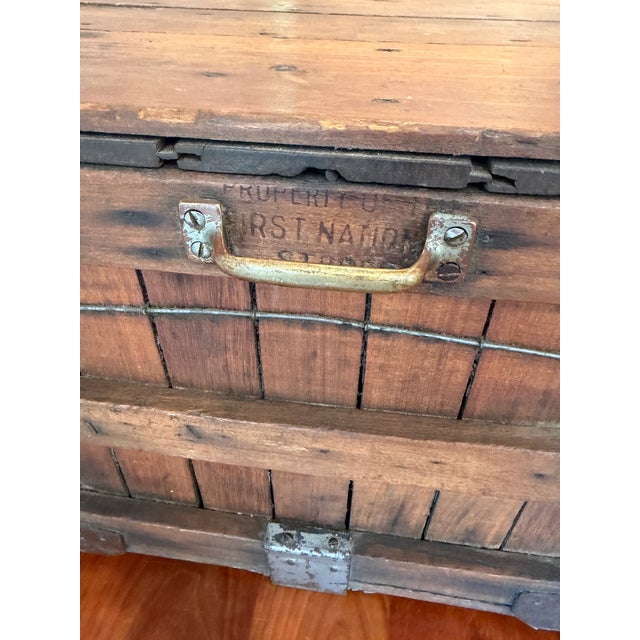 1920s Antique First National Stores Wooden Shipping Crate With Lid – Wire Reinforced Grocery Transport Basket – Coffee Table Storage Chest For Sale - Image 5 of 18