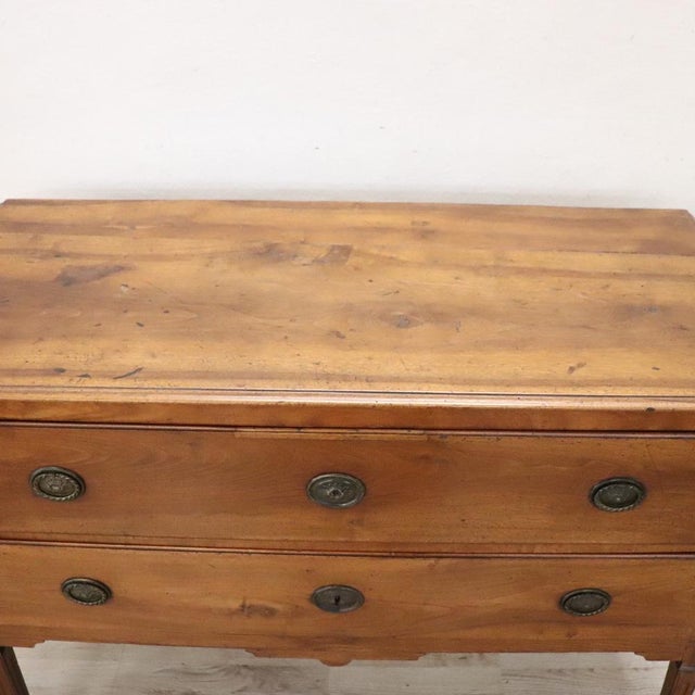 Antique 18th Century Walnut Chest of Drawers For Sale - Image 3 of 18
