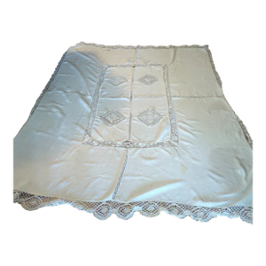 Mid 20th Century European Linen Banquet Cloth With Filet Lace Medallions