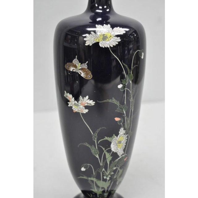 Early 20th Century Meiji Period Japanese Cloisonne Enamel Dark Blue Daisy & Butterfly Tall Urn Vase For Sale In Philadelphia - Image 6 of 12