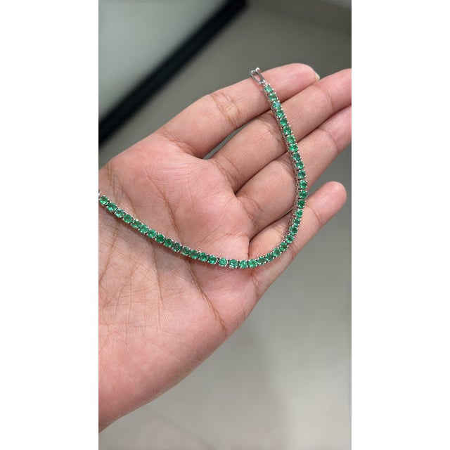 Art Deco Modern 3.85ct Round Emerald Tennis Necklace With Paperclip Chain in 18k Gold For Sale - Image 3 of 18