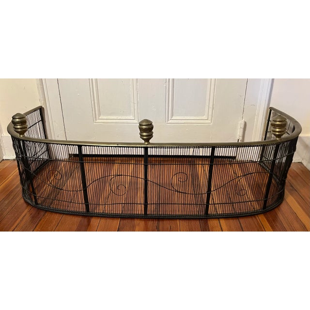 American Antique 19th Century American Federal Brass & Iron Fireplace Fender With Urn Finials For Sale - Image 3 of 12
