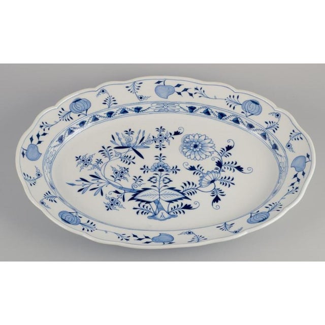 Meissen, Germany. Very large Blue Onion pattern serving platter. Hand-painted in blue. Approximately from the 1900s....