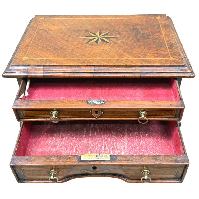 Small Antique Walnut Chest of Drawers, 1720 For Sale - Image 3 of 14
