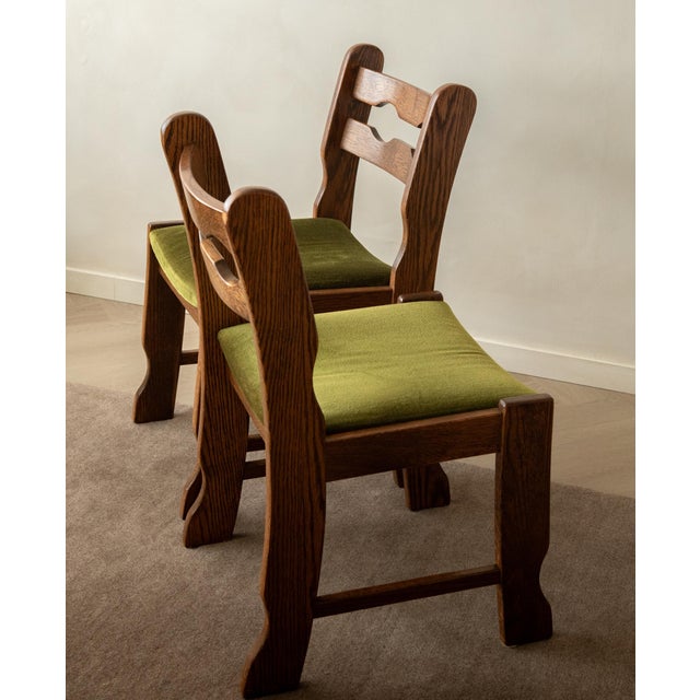 Rustic Brutalist Oak Razorback Dining Chairs with Green Velvet, 1970s, Set of 4 For Sale - Image 3 of 18