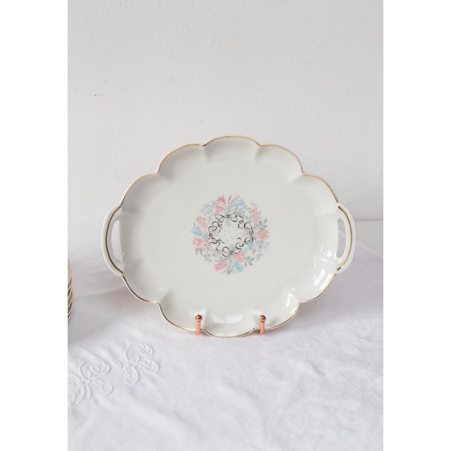 Theodore Haviland Limoges porcelain with a design by Solange Patry Bié. The set comprises the following 8 pieces: 1...