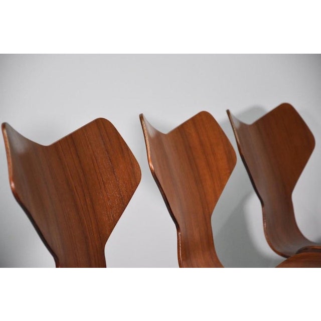 Fritz Hansen Twelve Grand Prix Wooden Chairs by Arne Jacobsen for Fritz Hansen, 1950, Set of 12 For Sale - Image 4 of 18