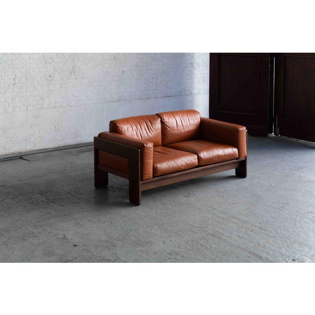 Leather 2-seater sofa designed by Afra & Tobia Scarpa for Gavina in Italy in the 1960’s. The dark cognac colored leather...