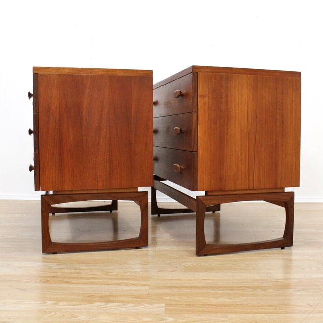 1960s Pair of Quadrille Teak Nightstands by G Plan For Sale In Los Angeles - Image 6 of 12