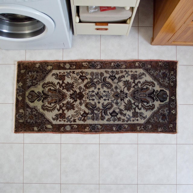 1970s Hand Knotted Door Mat, Entryway Rug, Bath Mat, Kitchen Decor, Small Rug, Turkish Rug - 1′5″ × 3′3″ For Sale - Image 4 of 15