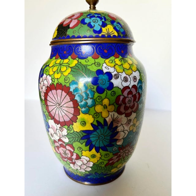 Late 20th Century Chinoiserie Cloisonné Noir Enamel Chrysanthemum Flower Motif Ginger Jar For Sale In Wichita - Image 6 of 7