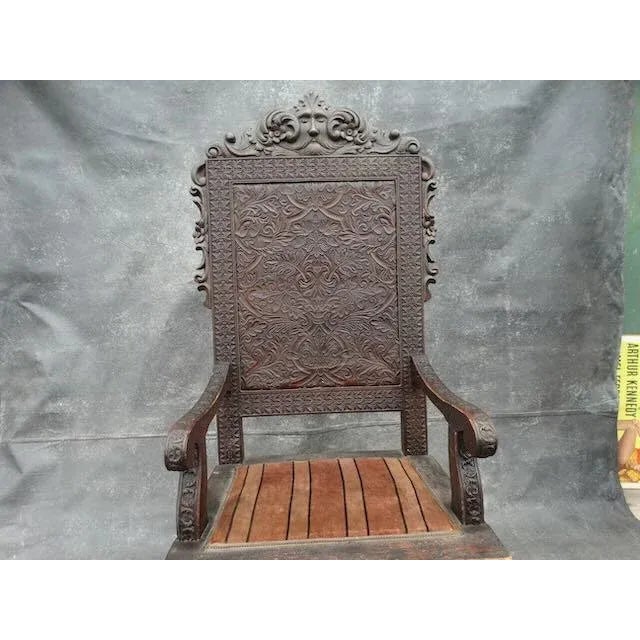 Brown 19th Century Outlaw Cowboy Throne in Hand-Tooled Buffalo Hide, Circa 1870 For Sale - Image 8 of 11