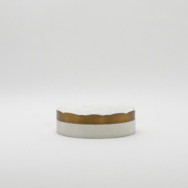 Kifu Paris Set of 2 Quilted Boxes in White Shagreen With Bronze Patina Brass by Kifu Paris For Sale - Image 4 of 6