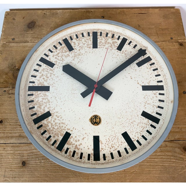 Large Grey Industrial Station Wall Clock from CTW, 1960s For Sale - Image 9 of 18